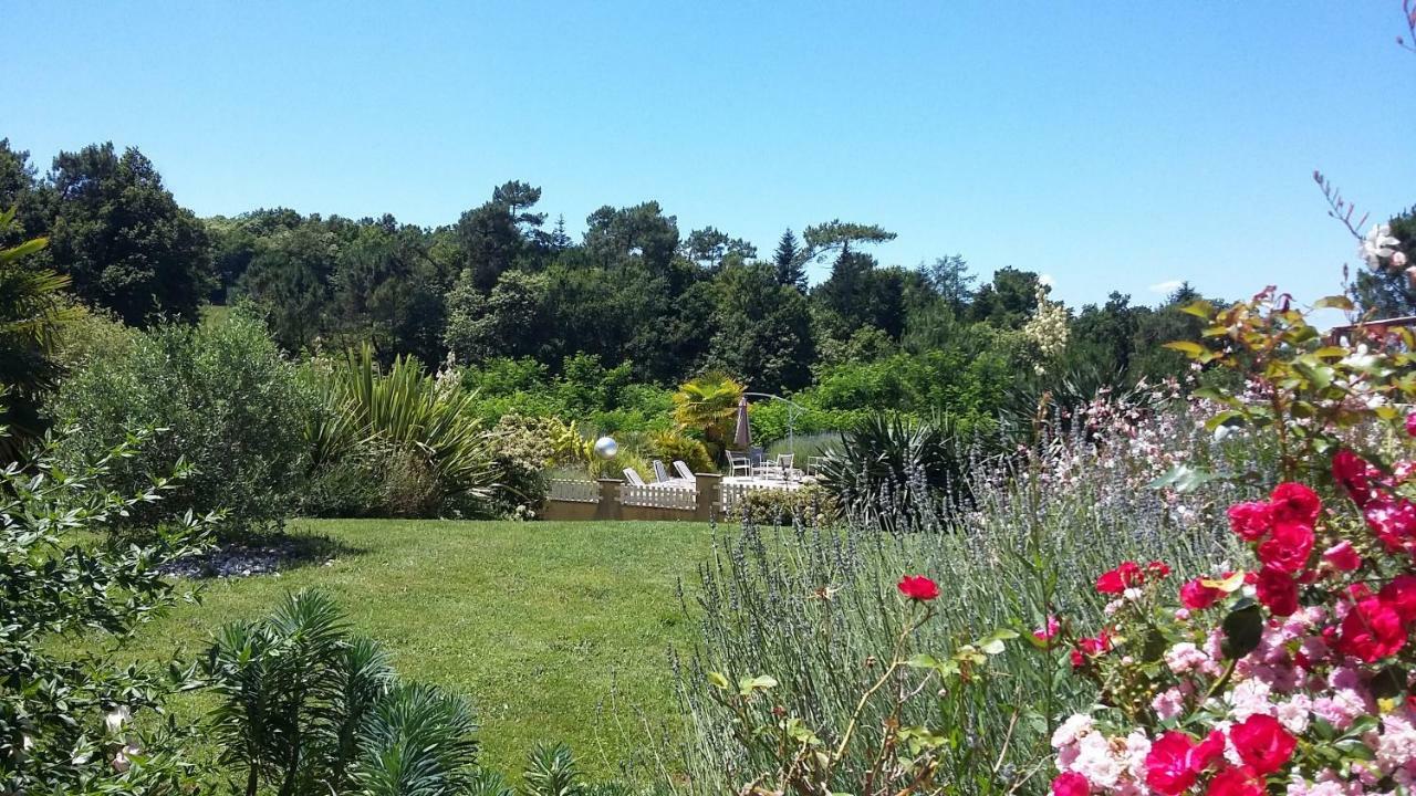 Villa La Marviniere Saint-Bonnet-sur-Gironde Exterior foto